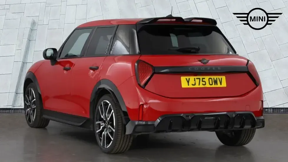 Used Mini Cooper Hatch 113 kW (154 HP) 2025 Red Hatchback