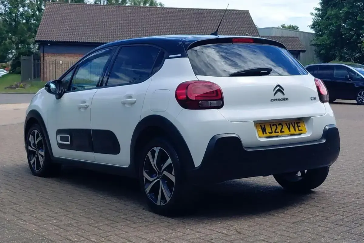 Used Citroën C3 Shine 102 HP (75 kW) 2022 White Hatchback