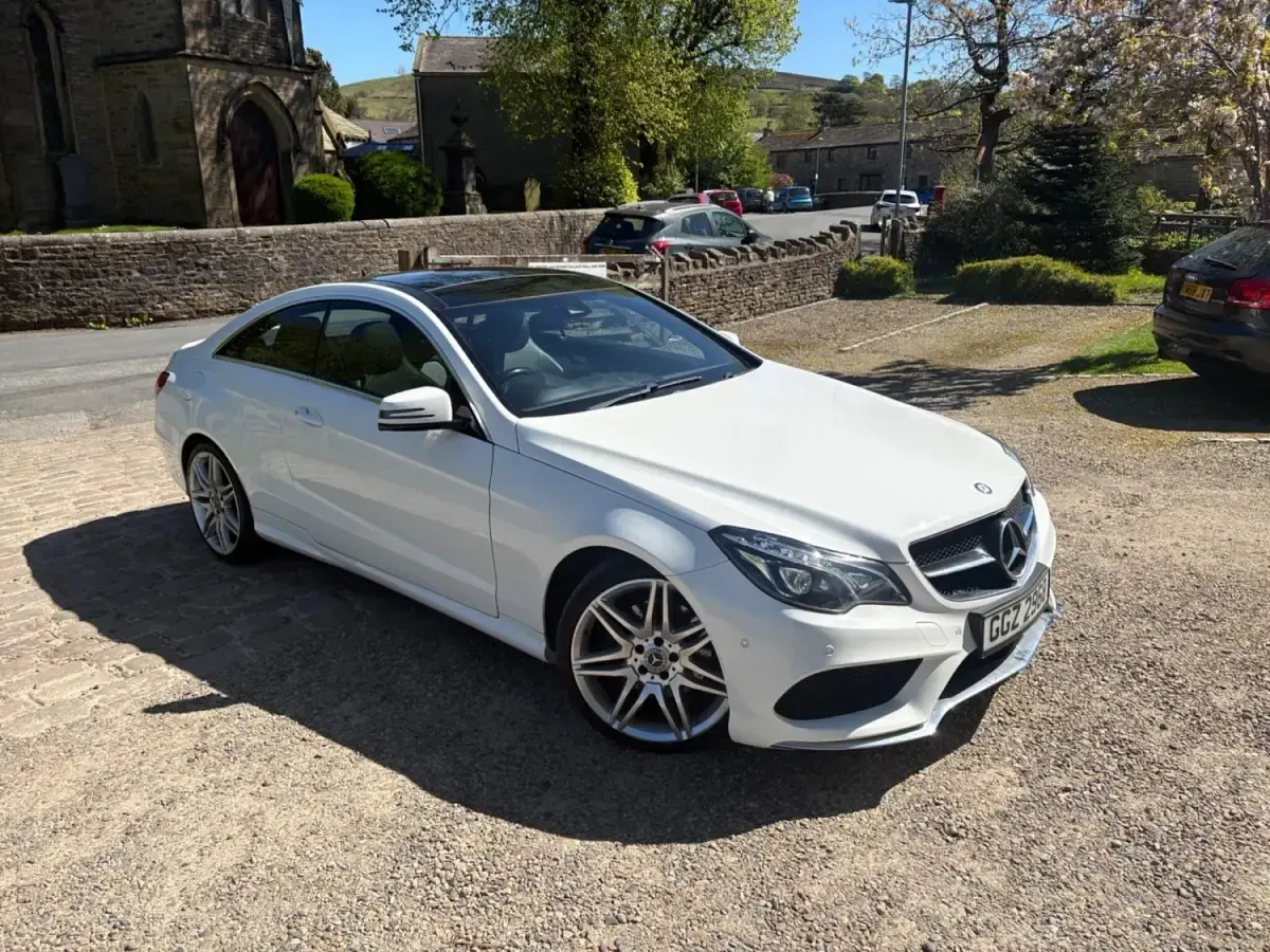 Begagnad Mercedes E350 AMG line 258 HK (189 kW) 2017 Vit Sportkupé