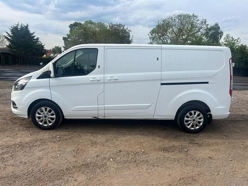 Used Ford Transit Custom Limited 130 HP (95 kW) 2022 White Van