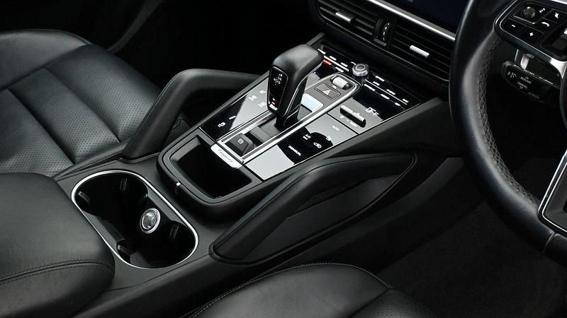 Image 3/4