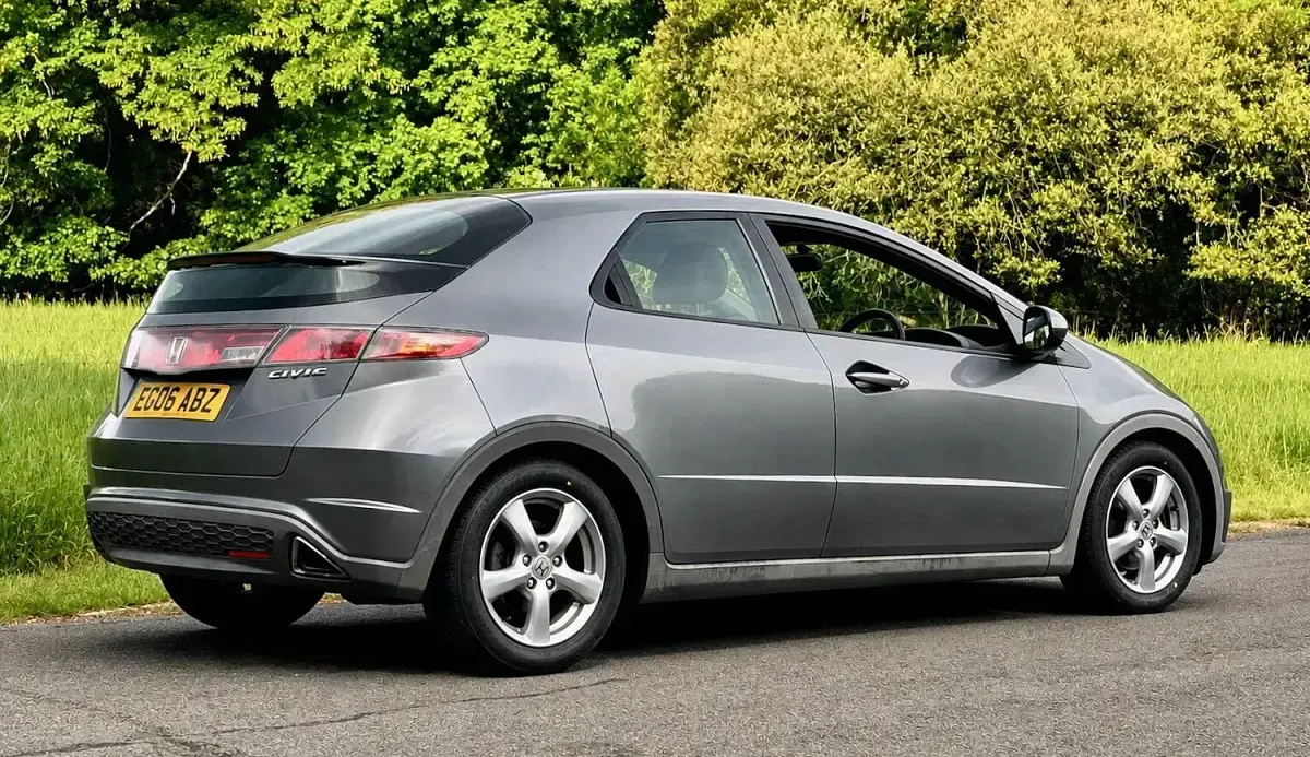 Used Honda Civic SE 140 HP (102 kW) 2006 Grey Hatchback