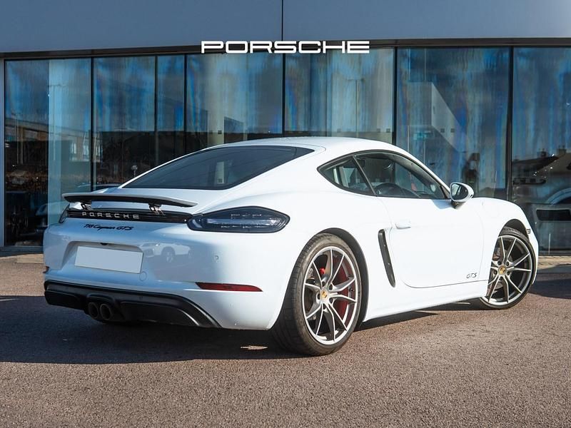 Used Porsche 718 Cayman 365 HP (268 kW) 2019 White Coupe