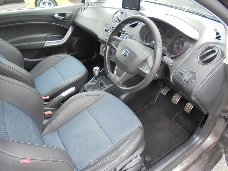 Usado Seat Ibiza I-Tech 2014 Cinzento Citadino