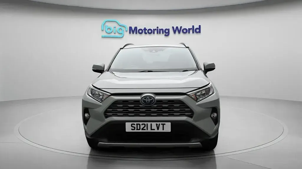 Second-hand Toyota RAV4 Hybrid 218 CP (160 kW) 2021 Verde SUV