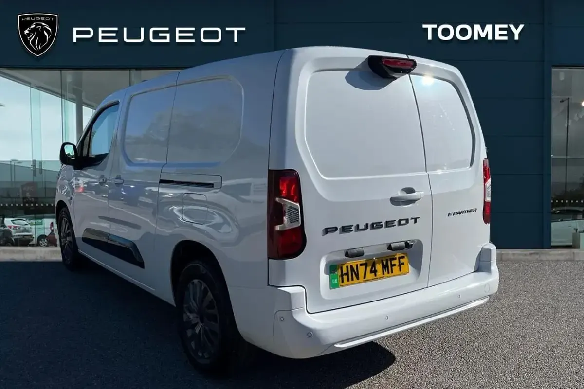 Second-hand Peugeot E-Partner 98 kW (134 CP) 2024 Alb Monovolum