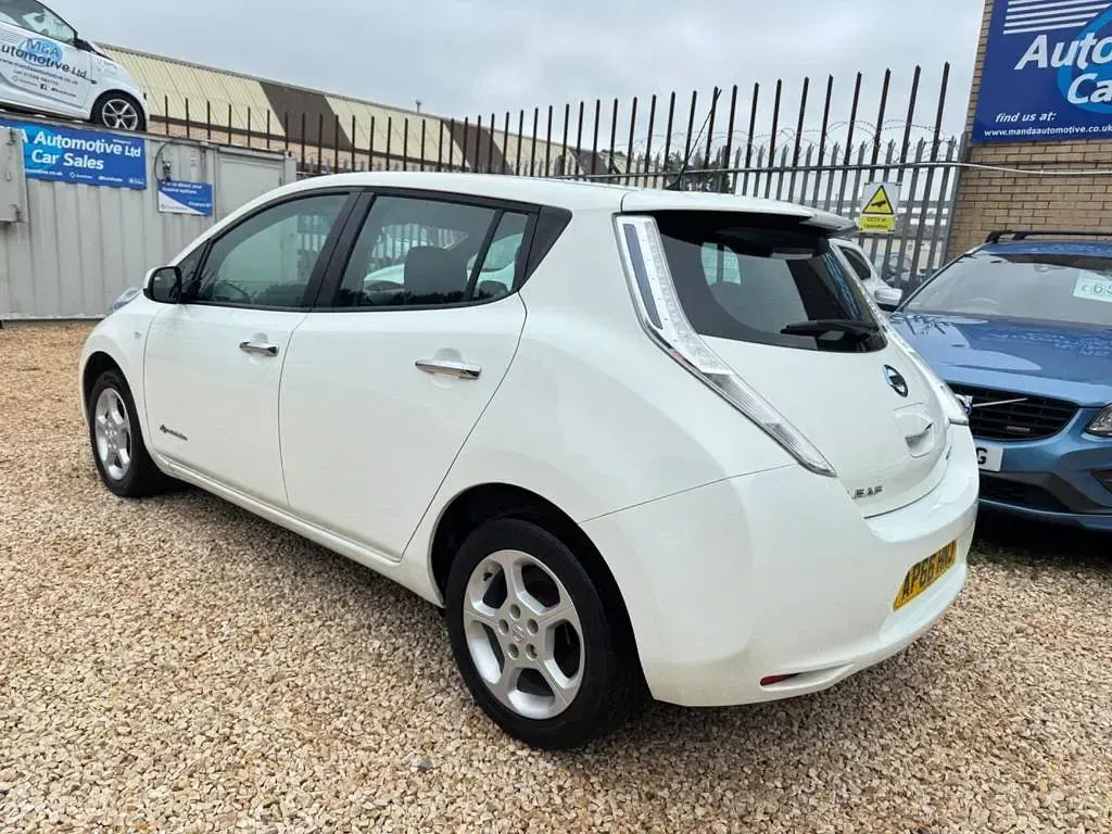 Used Nissan Leaf Acenta 80 kW (109 HP) 2017 White Hatchback