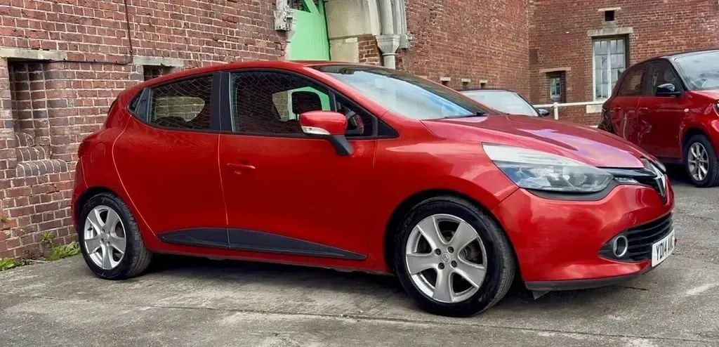 Usado Renault Clio IV Expression+ 90 HP (66 kW) 2014 Vermelho Citadino