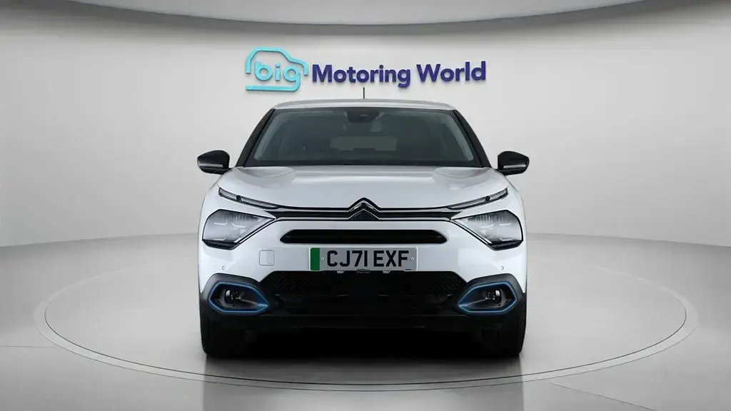 Begagnad Citroën e-C4 Shine 100 kW (136 HK) 2022 Halvkombi