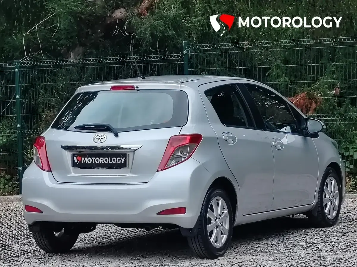 Used Toyota Yaris 90 HP (66 kW) 2011 Silver Hatchback