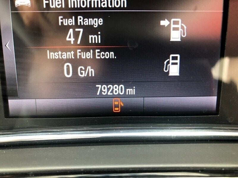 Used Vauxhall Insignia SRi 140 HP (102 kW) 2015 White Hatchback