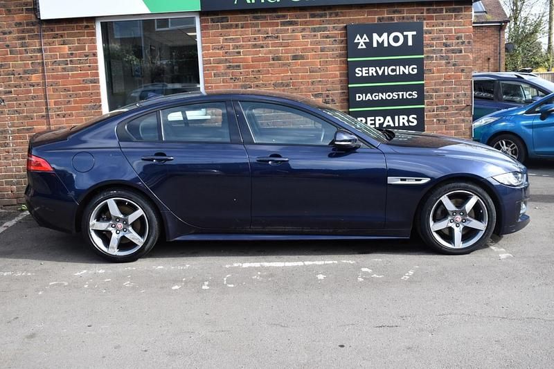 Used Jaguar XE R-Sport 240 HP (176 kW) 2016 Blue Sedan