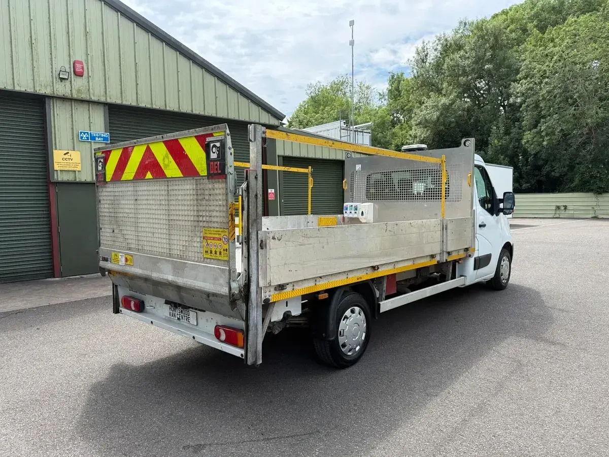 Used Vauxhall Movano 130 HP (95 kW) 2019 White MPV