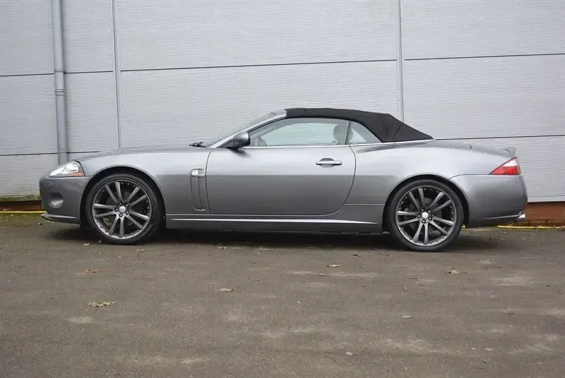Usado Jaguar XK 300 CV (220 kW) 2006 Gris Descapotable