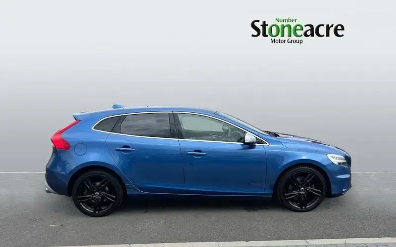 Used Volvo V40 R-Design 150 HP (110 kW) 2019 Hatchback