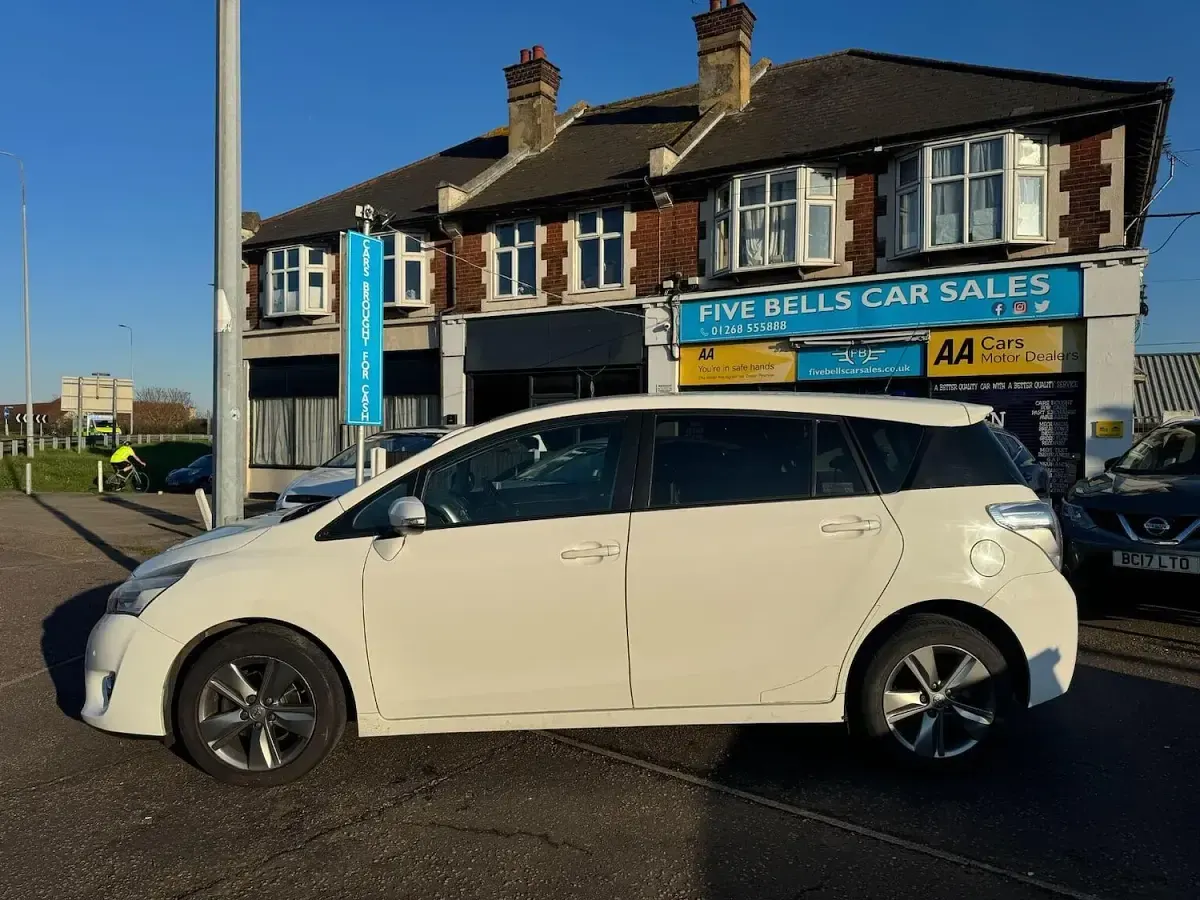 Used Toyota Verso Trend 112 HP (82 kW) 2014 White MPV