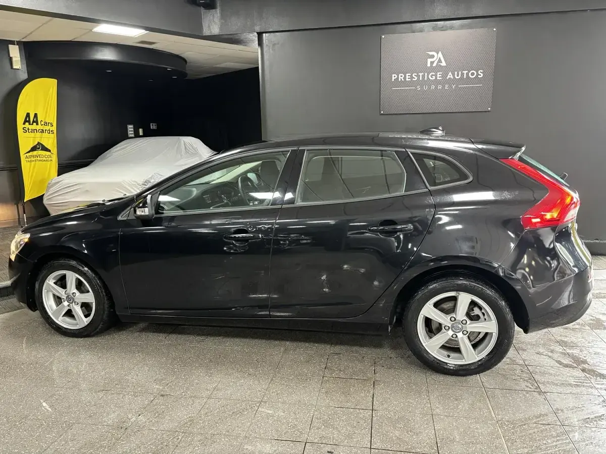 Used Volvo V40 115 HP (84 kW) 2013 Black Hatchback