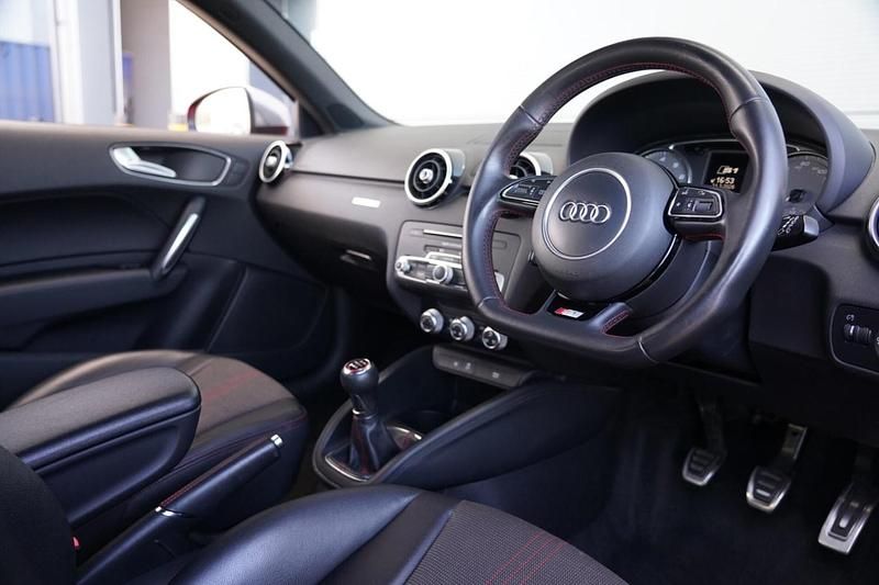 Usado Audi S1 Advanced 231 HP (169 kW) 2014 Vermelho Citadino