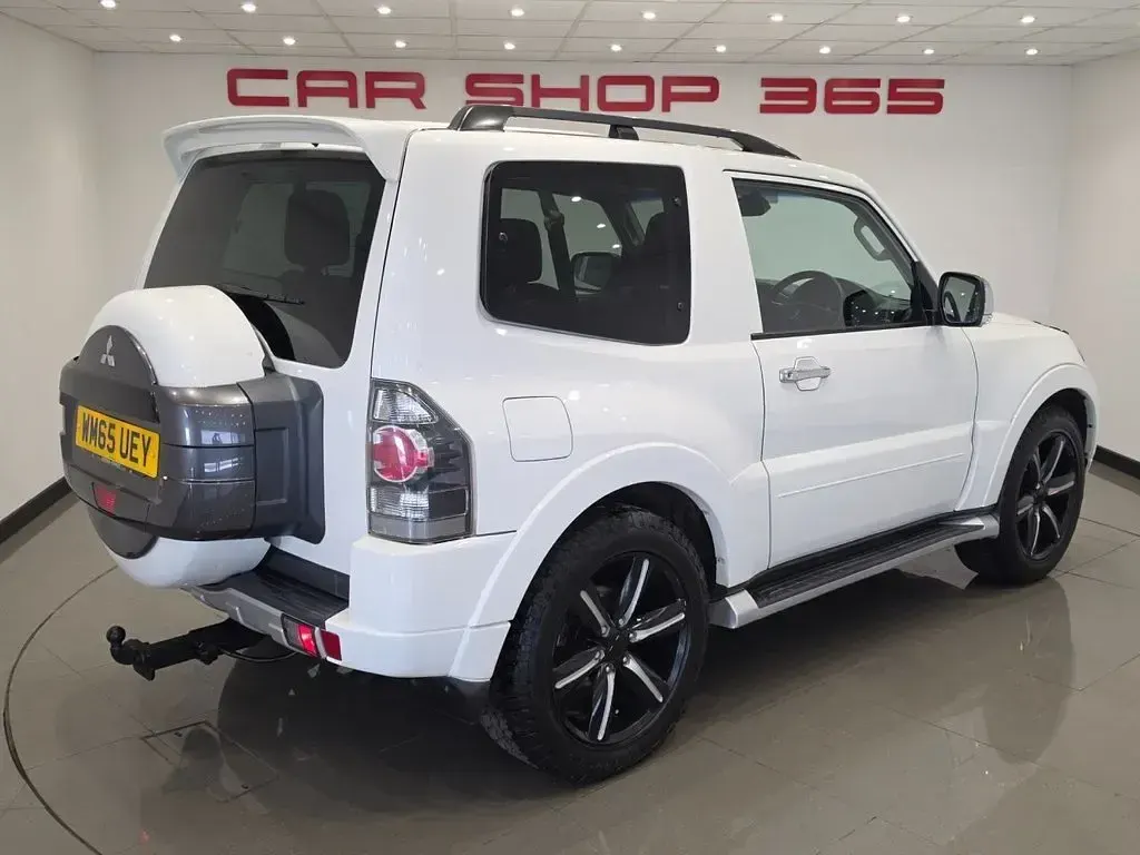 Used Mitsubishi Shogun 187 HP (137 kW) 2015 White SUV