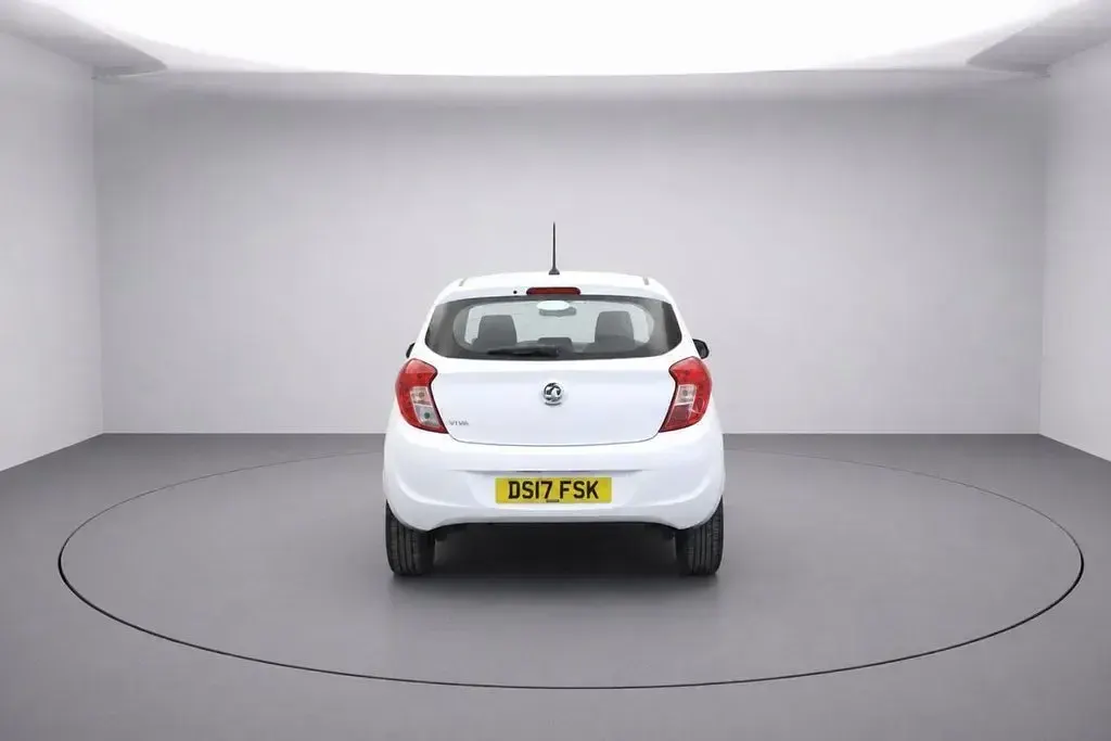 Used Vauxhall Viva 75 HP (55 kW) 2017 White Hatchback