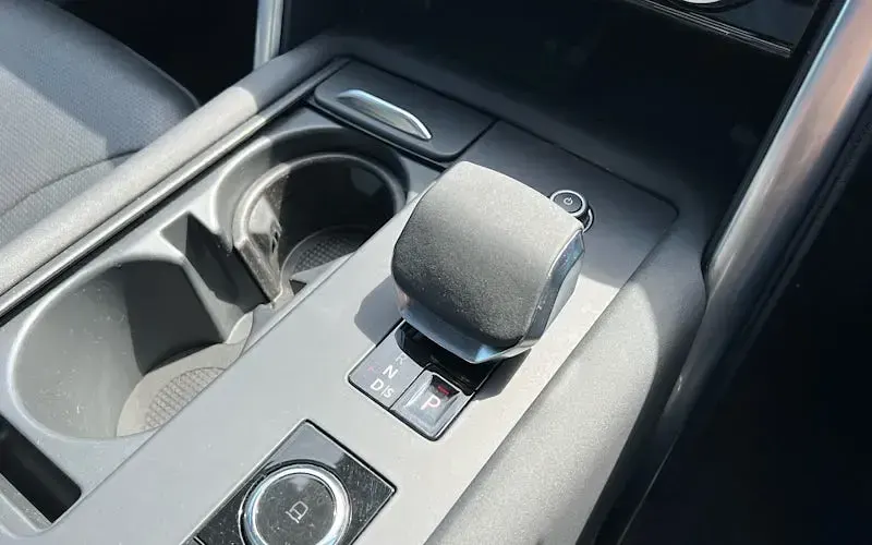Used Land Rover Discovery HSE Dynamic 300 HP (220 kW) 2021 White SUV