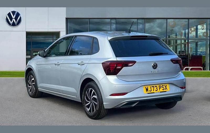Used VW Polo Life 95 HP (69 kW) 2023 Reflex silver metallic Hatchback