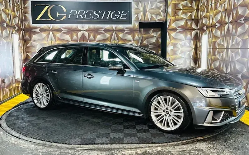 Begagnad Audi A4 S-Line 190 HK (139 kW) 2019 Grå Kombi