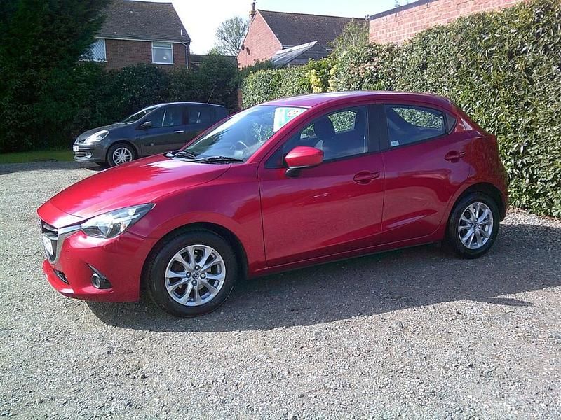 Używany Mazda 2 2016 Czerwony Hatchback