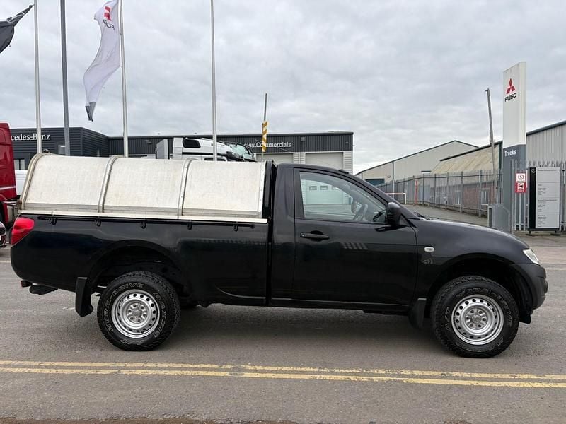Used Mitsubishi L200 134 HP (98 kW) 2015 Black Pickup
