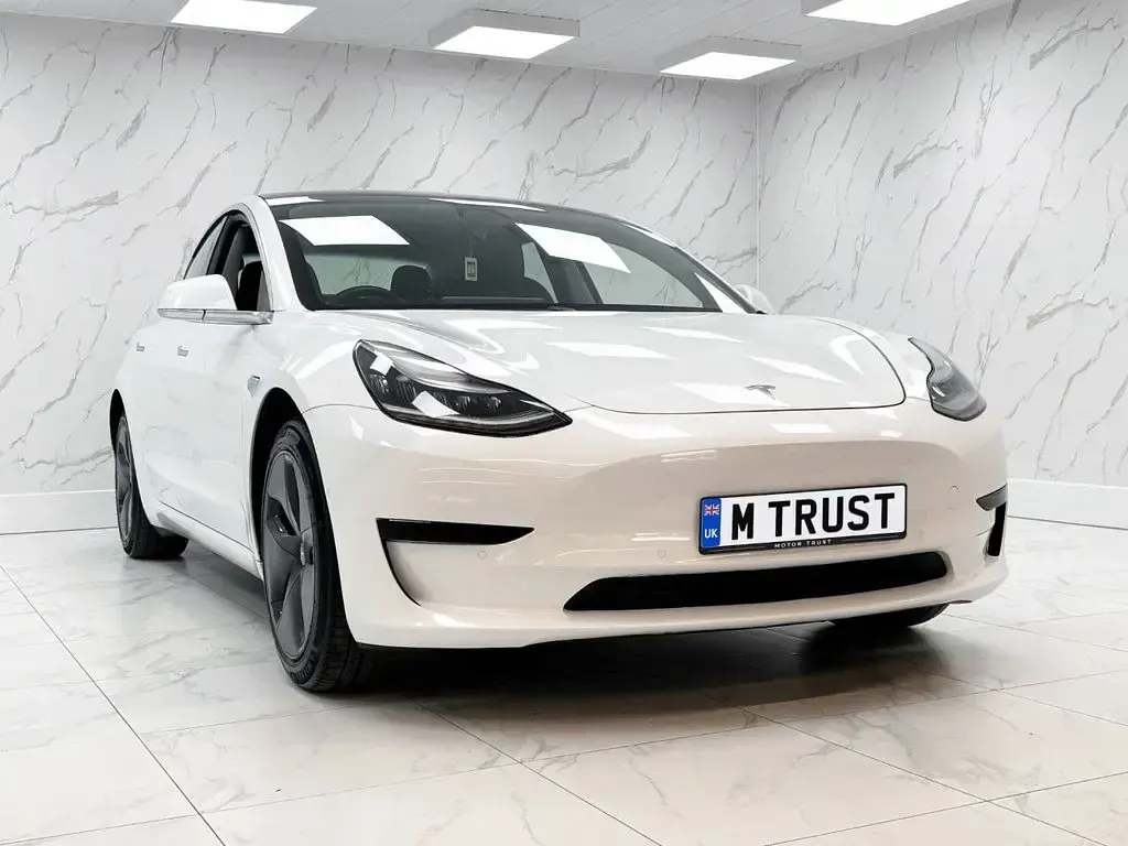 Used Tesla Model 3 Standard Range 239 kW (325 HP) 2020 White Sedan