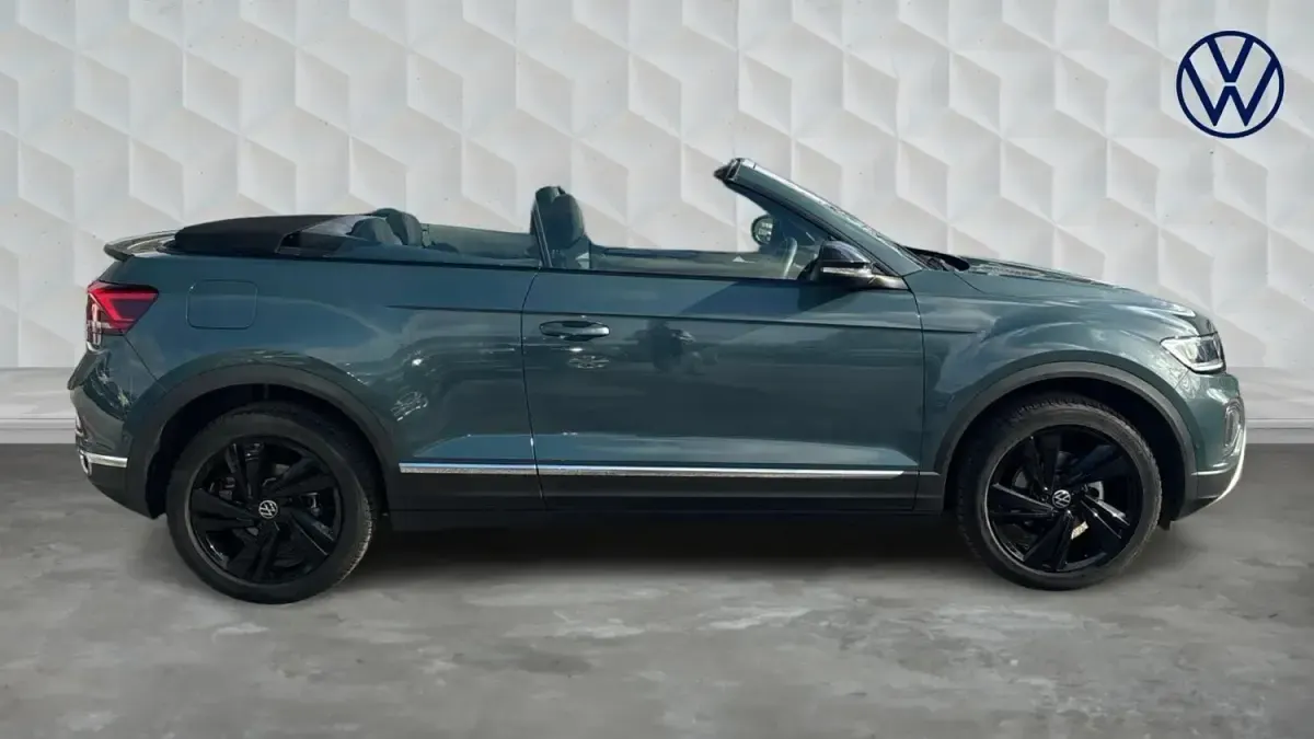 Usado VW T-Roc Cabriolet Style 150 HP (110 kW) 2026 Azul Cabrios