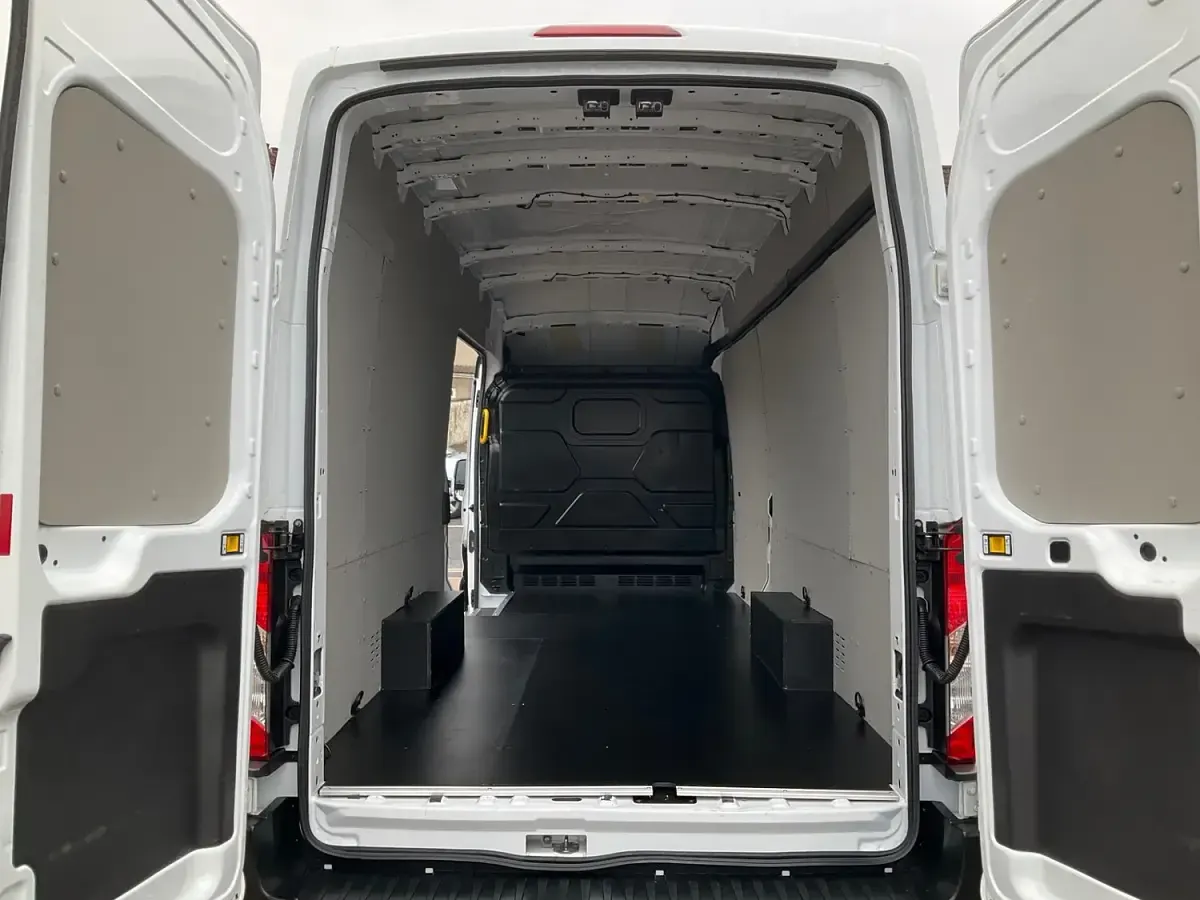 Used Ford Transit Limited 185 HP (136 kW) 2022 White Van
