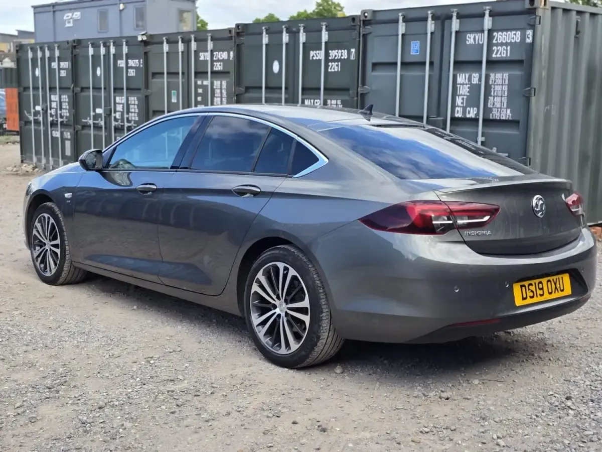 Second-hand Vauxhall Insignia Sport 136 CP (100 kW) 2019 Gri Hatchback