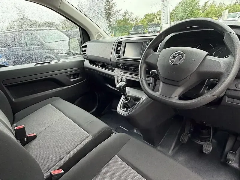 Used Vauxhall Vivaro 100 HP (73 kW) 2023 White MPV