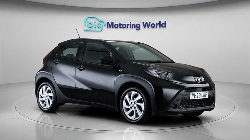 Used Toyota Aygo X PURE 72 HP (52 kW) 2023 Black SUV