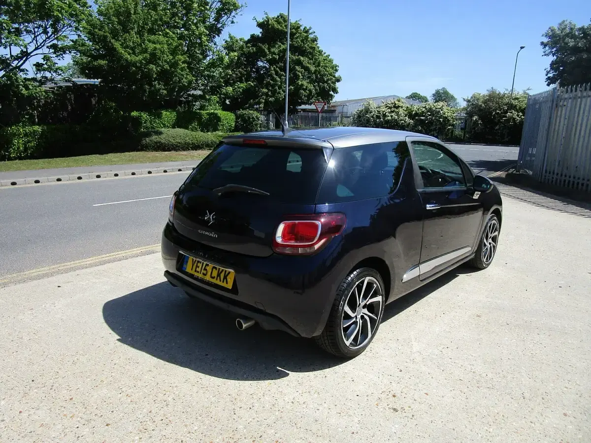 Used Citroën DS3 90 HP (66 kW) 2015 Blue Hatchback