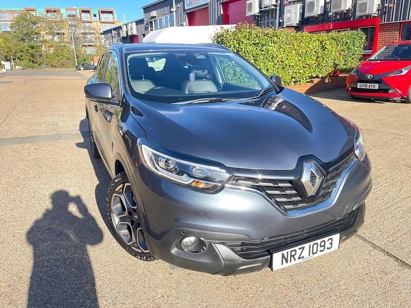 Grey Used 2017 Renault Kadjar Dynamique SUV | £8,995 (Fair price) - Image 1/4
