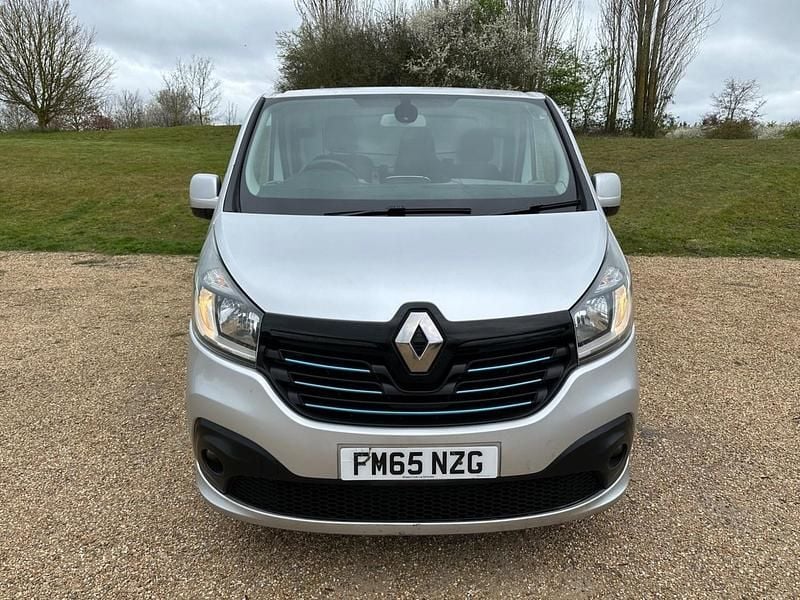 Used Renault Trafic 2015 Silver MPV