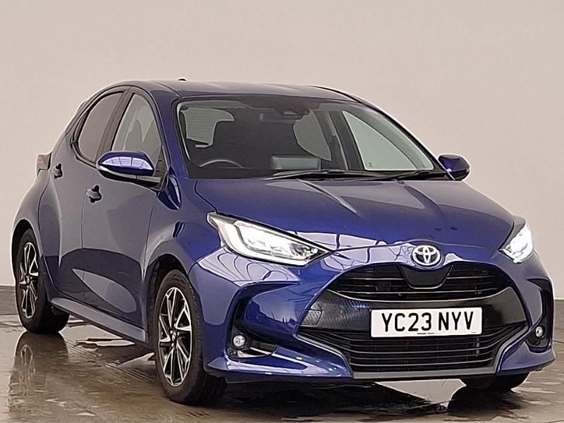 Used Toyota Yaris Hybrid Design 116 HP (85 kW) 2023 Blue Hatchback