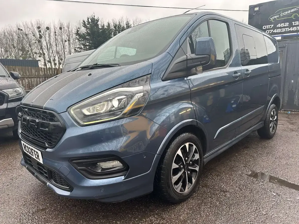Used Ford Transit Custom Sport 185 HP (136 kW) 2019 Blue Van