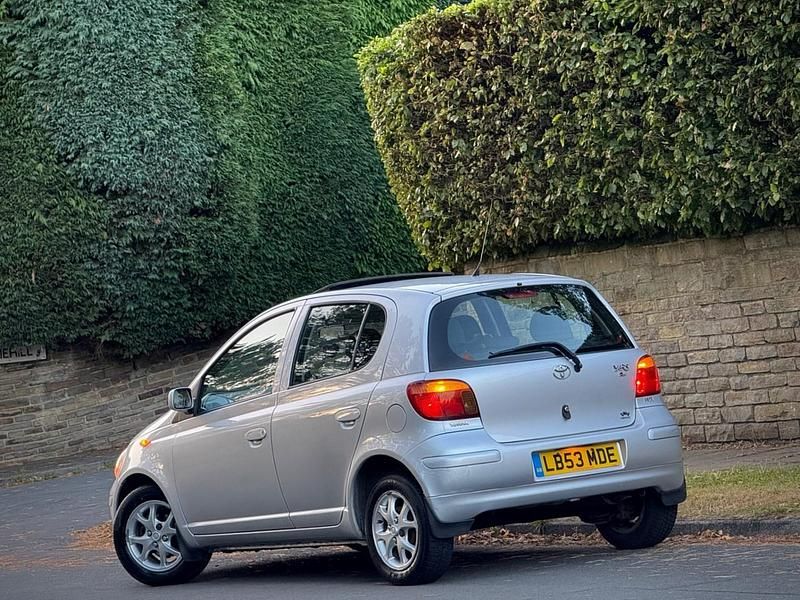 Used Toyota Yaris 2003 Silver Hatchback