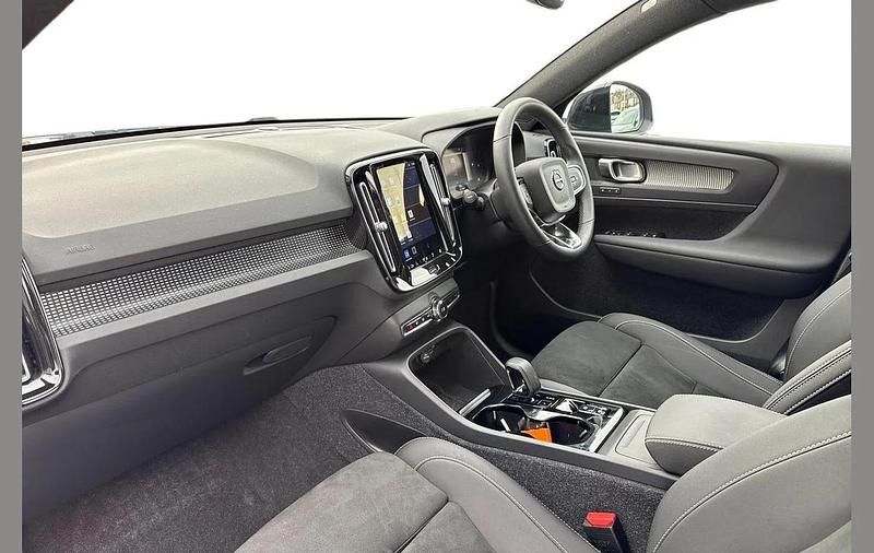 Used Volvo XC40 Plus 161 HP (118 kW) 2022 Blue SUV