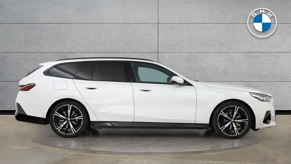 Used BMW 520 M Sport 205 HP (150 kW) 2025 White Estate