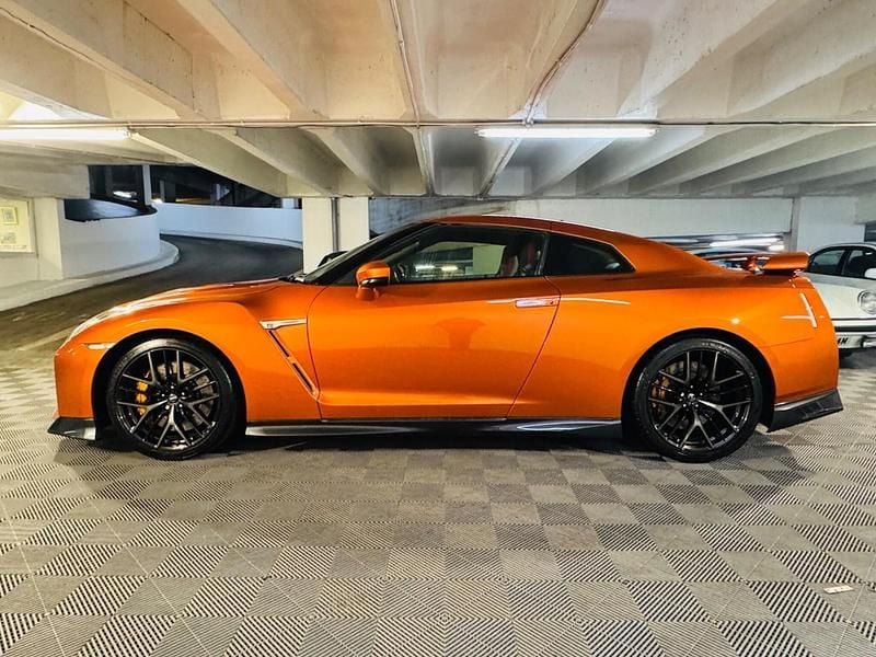 Used Nissan GT-R Recaro 700 HP (514 kW) 2018 Gold Coupe