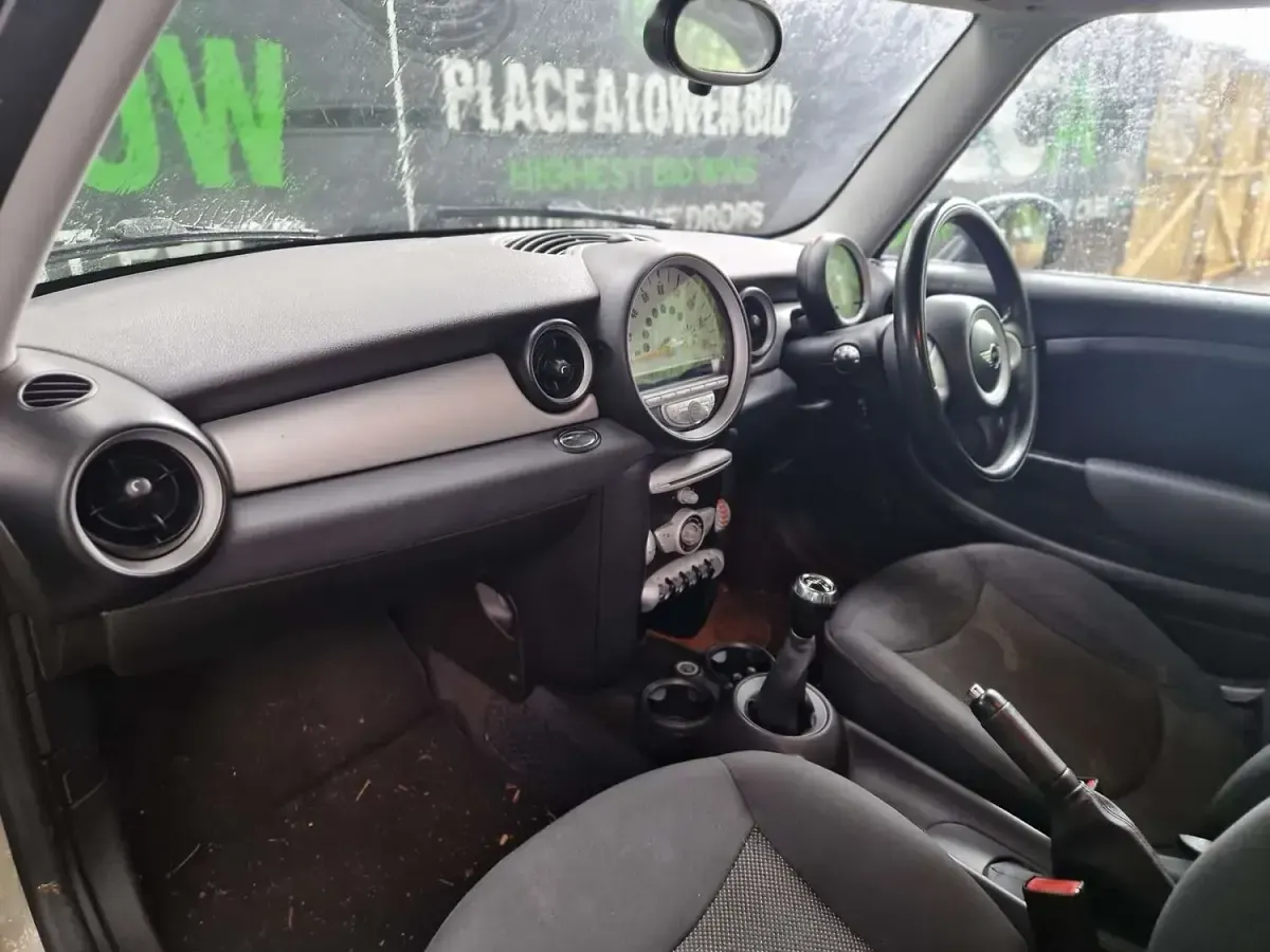Used Mini Cooper Hatch 2009 White Hatchback