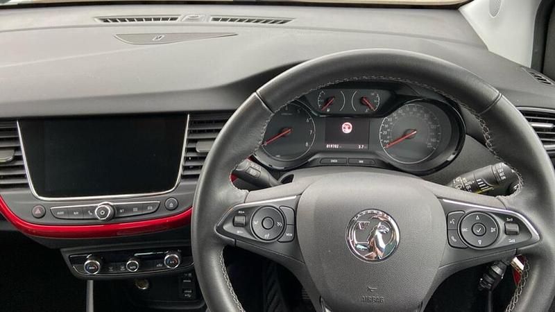 Used Vauxhall Crossland GS Line 108 HP (79 kW) 2022 White SUV