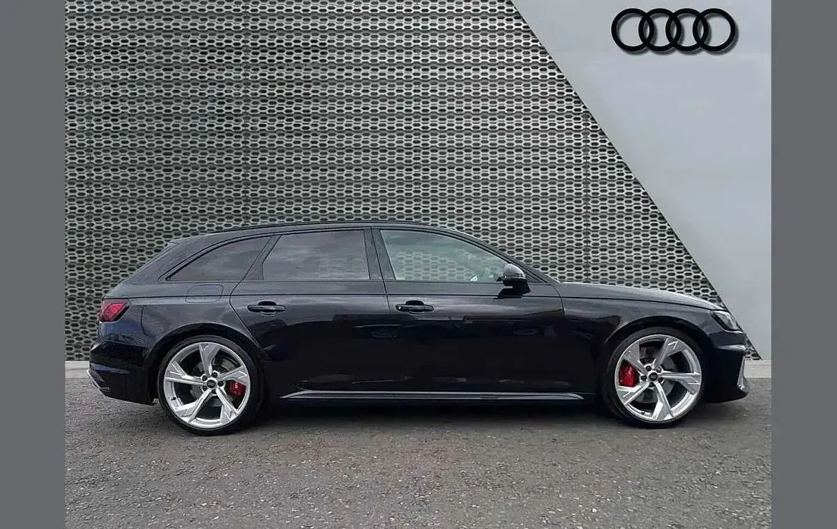 Used Audi RS4 Design 444 HP (326 kW) 2024 Black Estate