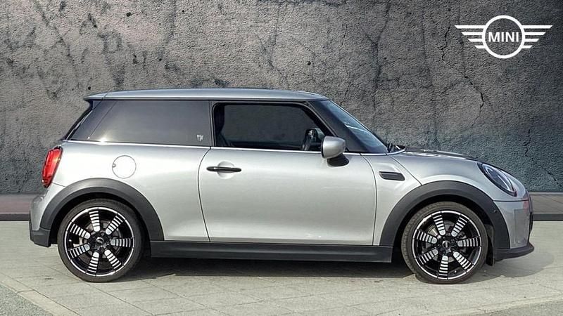Used Mini Cooper Exclusive 134 HP (98 kW) 2024 Silver Hatchback
