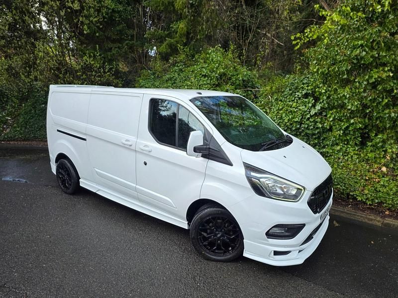 Used Ford Transit Custom Limited 170 HP (125 kW) 2019 White Van