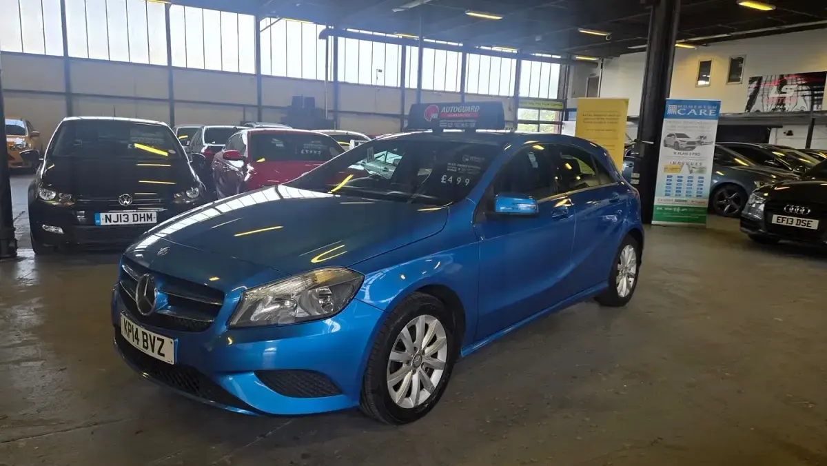 Used Mercedes A180 SE 2014 Blue Hatchback